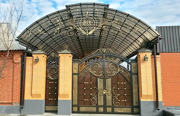 Купить или заказать ворота для дома с навесом - стильные и надежные решения для вашего участка в Новочеркасске от 41500 руб | ВоротМастер-Нвч